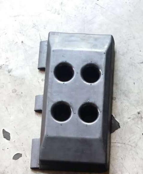 резиновые колодки экскаватора 300мм