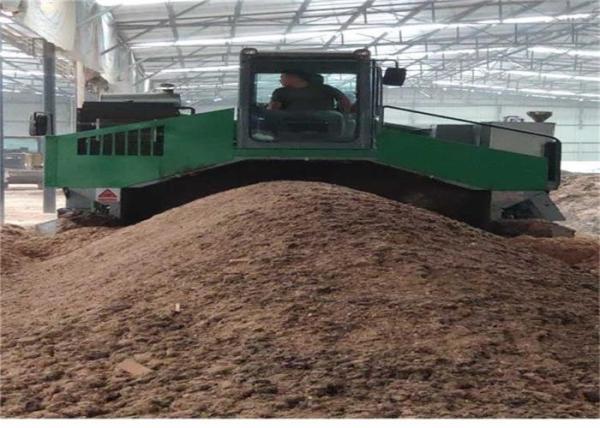 Hydraulic Lifting 5200mm 2600m³/H Compost Turning Machine