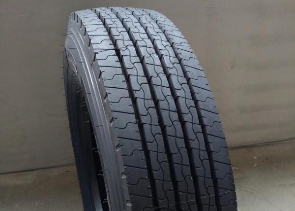 Urban Buses / Travel Coach Tires 10R22.5 Closed Outboard Shoulder Design