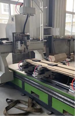 Machine à sculpter des portes en bois