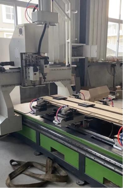Machine à sculpter des portes en bois