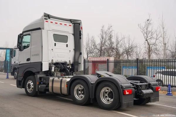 Mercedes Head Road Tractor Euro 4 Heavy Duty Trailer Head with Transfer Materials