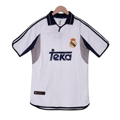 Le Real Madrid 2000 Retro Home Fan Edition Jersey rend hommage à l'ère des Galacticos