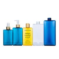 225/300/400/500ml Bouteille en plastique bleu/jaune/blanc Rectangle lisse avec pompe blanche pour bouteille de lotion shampooing