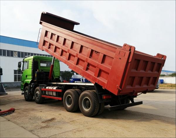 Shacman Dump Tipper Truck 8X4 Diesel Engine Heavy Duty Dumper Truck