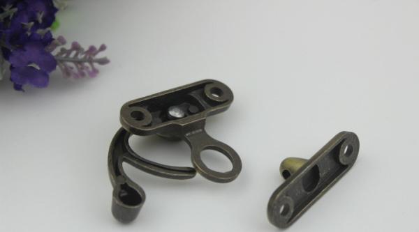 Durable classical hanging brush anti brass color zinc alloy wooden box clip locks