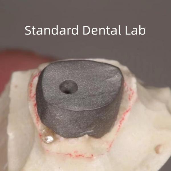 Металлический столб и корона отлично подходят.