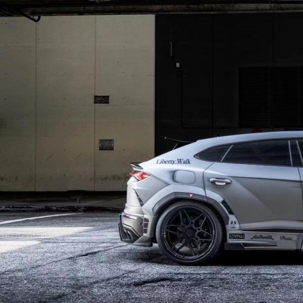 Kit de cuerpo ancho de estilo LB para Lamborghini URUS Kit de cuerpo de fibra de carbono Urus Fibra de carbono delantera de labio difusor Spoiler Kit de cuerpo ancho
