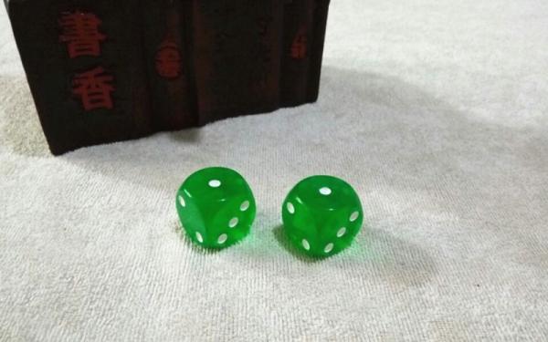 Acrylic Material Transparent Colored Dice 18 / 20MM For Amusement Room