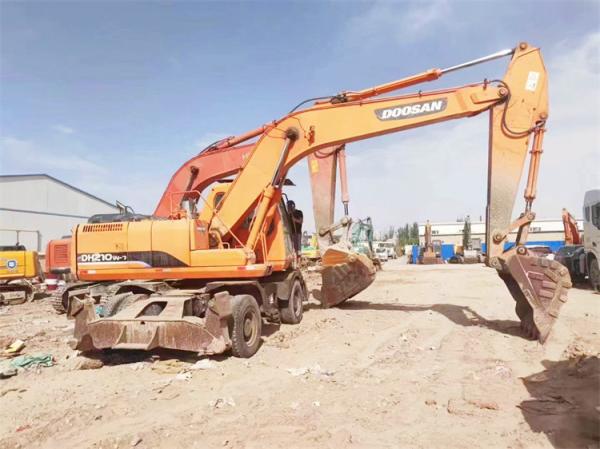 Original Used Doosan Dh210w-9 Wheeled Excavator 21 Ton In Shanghai