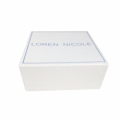 Full Color Printing Folding Gift Boxes , Paper Present Box With Magnet Closure