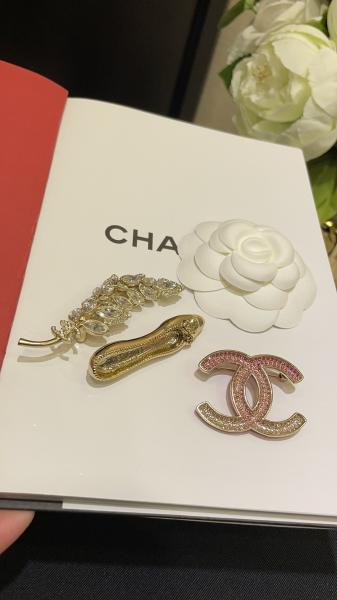 Anti Allergy Diamond Drop Brooch High Heeled Broock Shape For Women