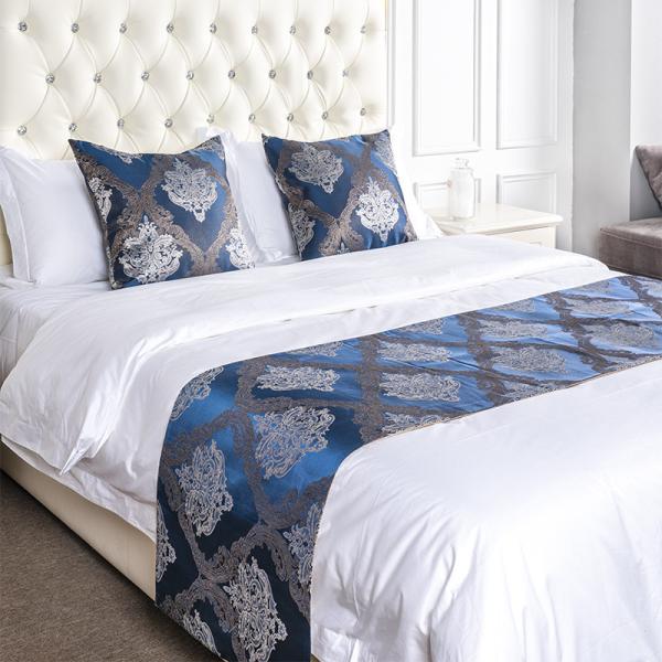 Polyester Jacquard Hotel King Size Bed Runner With Cushion Covers
