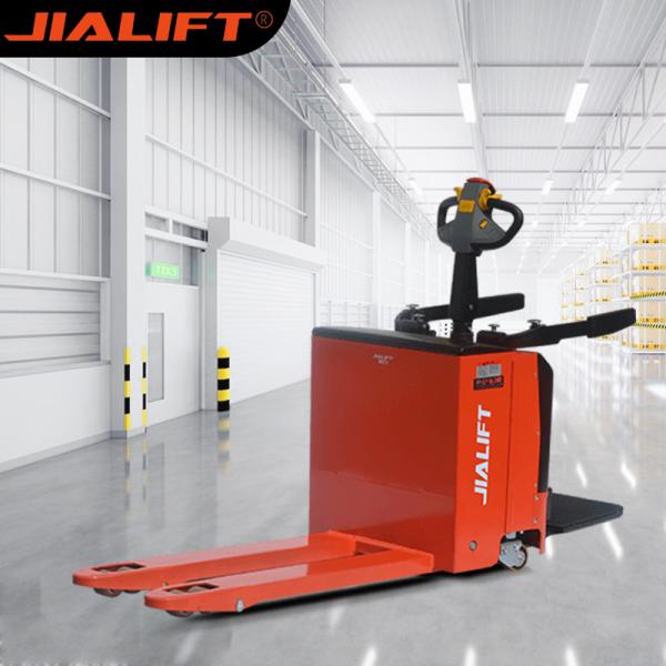 Электрический грузовик с подъемным грузовиком