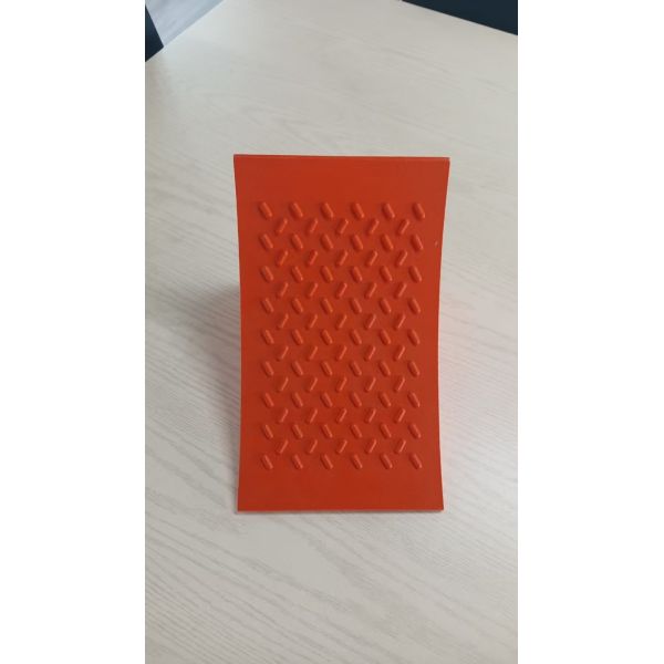  High Strength Red Orange 20x20x28cm 1.7kgs Cars Speed Bump Reflective Wheel Stopper / Car Stopper Rubber suitable for tyre diamter 816mm 