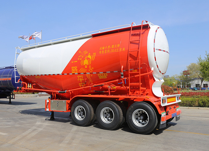 45 Cbm Steel 3 Axle Dry Bulk Cement Powder Tanker Полуприцеп с ретрансляционным клапаном Wabco