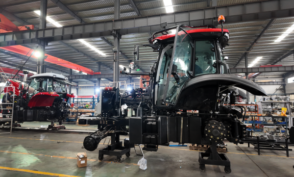 90HP 4WD Farm Tractor for Paddy, Dry Land and Mixed Farming