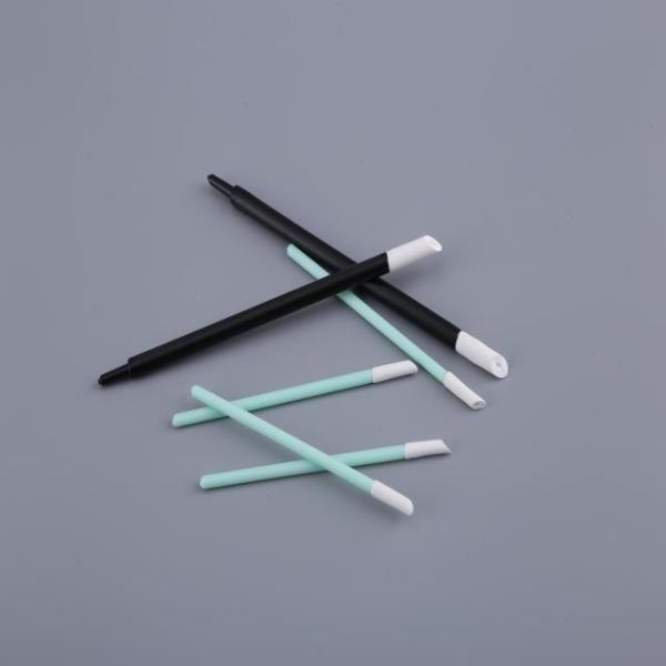 Os cotonetes altos da espuma da sala de limpeza da absorvência, limpeza sem fiapos limpam a cabeça chanfrada flexível