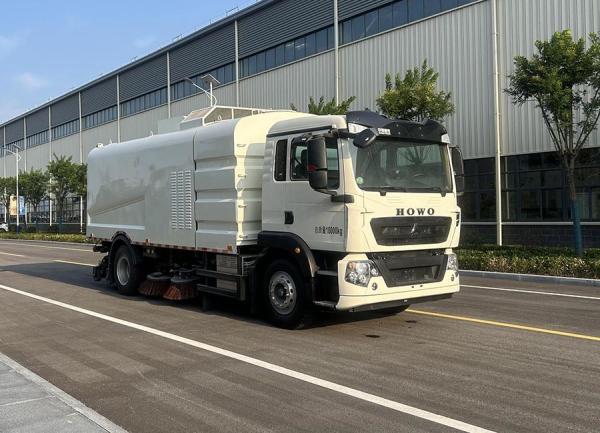 Energy Efficiency Street Sweeping Truck For Municipal Cleaning With Specialized Devices