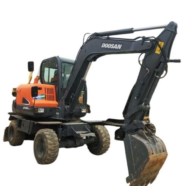 Fabriqué en Corée, original, utilisé, excavateur à roues Doosan DX60W-9, 6 tonnes, à Shanghai.