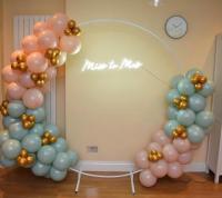 Mené annonçant l'enseigne au néon fait sur commande pour épouser la décoration de partie de barre