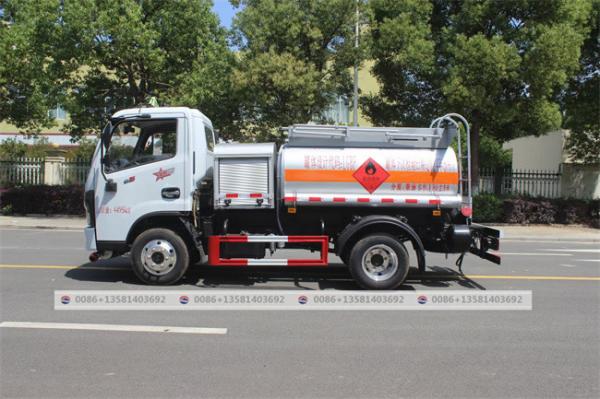 Small 2cbm Fuel Tanker Truck 6 Wheels Mini Diesel Engine Bowser Truck