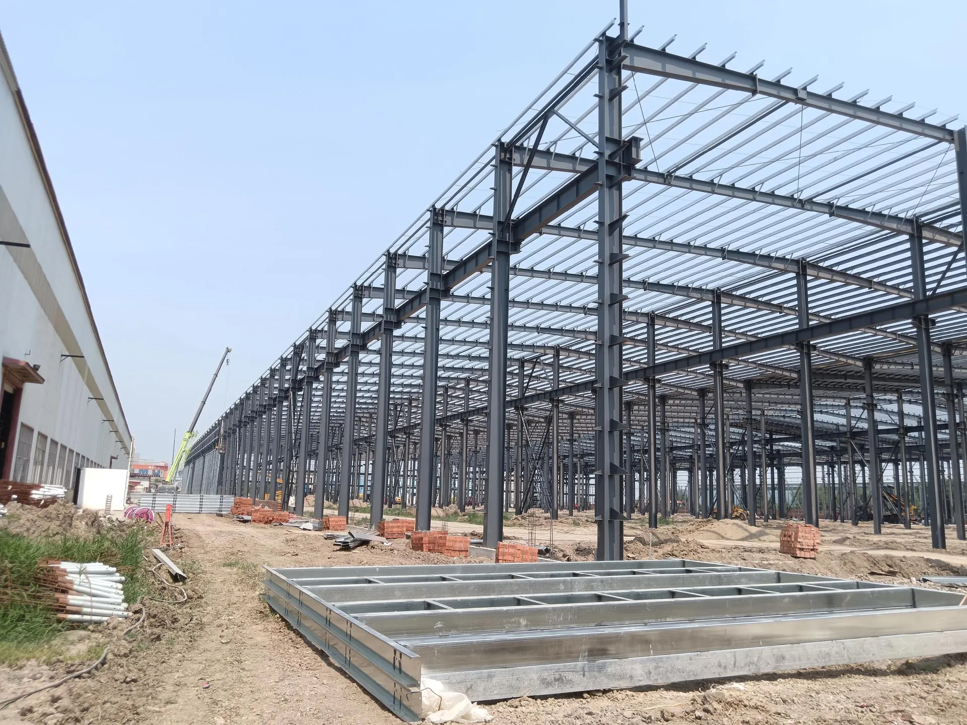 High-Strength Q355B Pre-Engineered Steel Building: Large-Span Design with Advanced Anti-Corrosion Protection