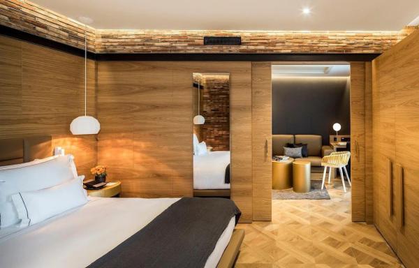 Tanzania luxury hotel furniture manufactuer from China for bedroom furniture set by leather bed with bench sofa and chai