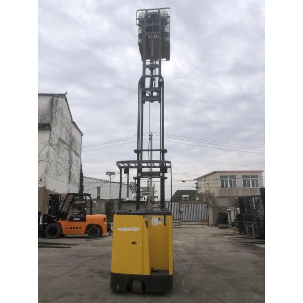 Chariot élévateur électrique Komatsu 1.8T d'occasion avec fourche en acier de 6,5 m en jaune pour la manutention de matériaux en entrepôt