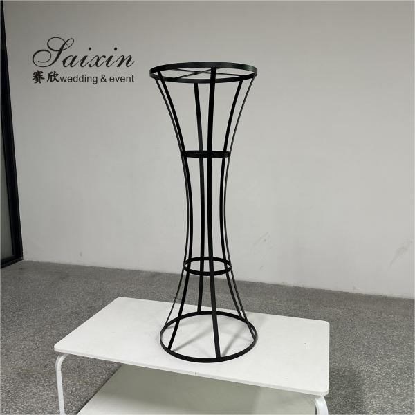 Grand stand de fleurs en métal noir