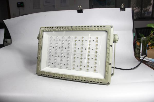 Lumière de route à LED résistant aux explosions 250W. Certifié ATEX CNEX pour les applications dangereuses de la zone 1 de la zone 2.