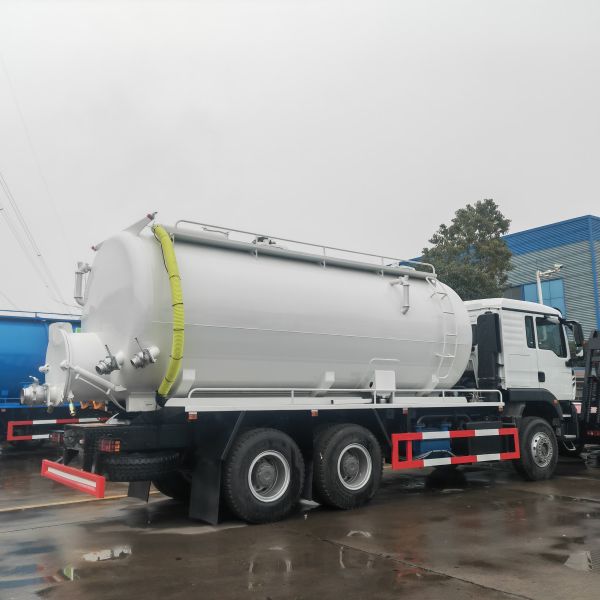 Howo Vacuum Sewer Cleaner Tank Sewage Tanker Camiones Septic Suction Truck