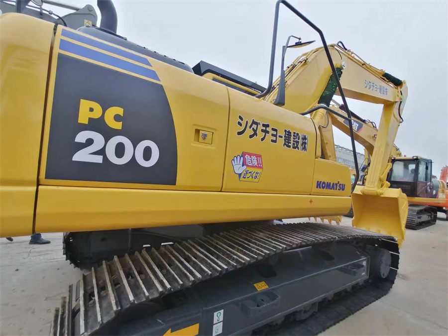 Crawler Pc200-8 использовал экскаватор KOMATSU 20 тонн желтого цвета