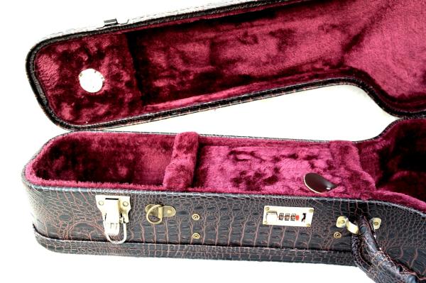 Sturdy Wooden Construction Electric Bass Guitar Hard Case With Gold Colored Hardware