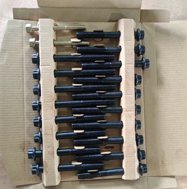 OEM ME200426 Cylinder Head Bolts For Mitsubishi 4M40 4M40T Engine with Steel Material