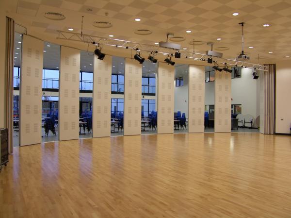 Commercial Aluminum Track Sliding Door Divider Operable Wall Panel 4m Height