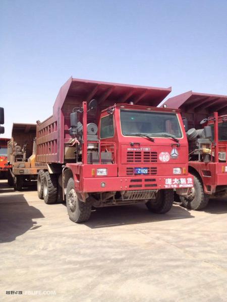 Sinotruk howo heavy duty loading mining dump truck for big rocks in wet mining road