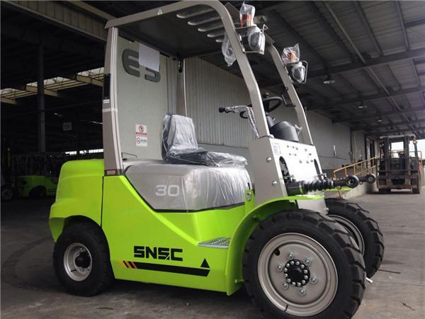 3tonne Diesel Counter Balance Lifter Truck with Auto Electric Hydraulic Transmission