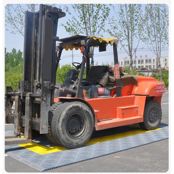 Garage Plastic Flooring Tiles Versatile and Easy to Install for Car Wash Shops