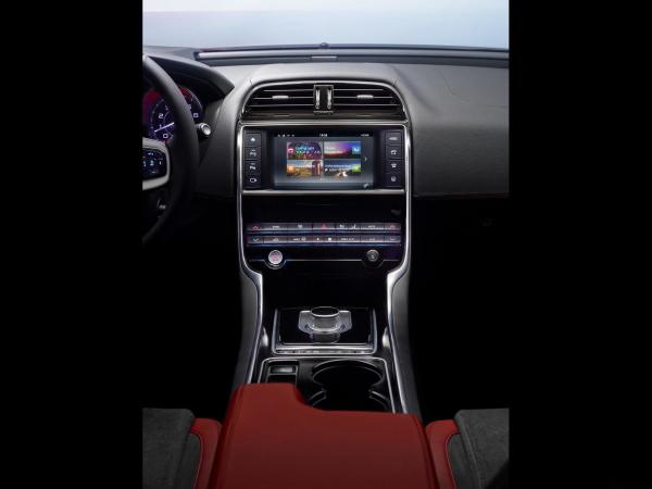 Voice Command Apple CarPlay Interface For Jaguar XE 2016 USB Multimedia Port