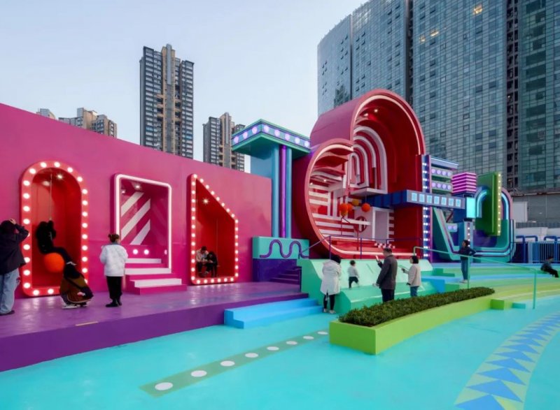Rainbow-Themed Interactive Stainless Steel Sculpture - Customized Urban Art Installation for Public Spaces