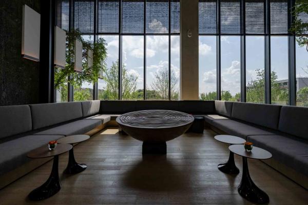 Instalação de móveis de apartamento de estilo resort resistente ao desgaste Sofá e cadeiras personalizados