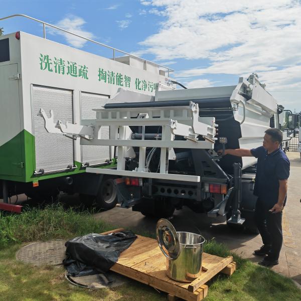 Isuzu Rear Load Trashmaster Mobile Kitchen Garbage Refuse Collector Food Waste Disposal Truck