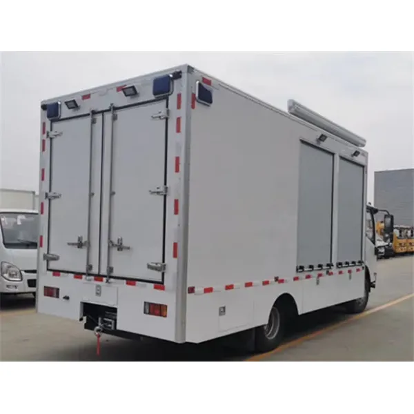 Japan Isuzu First Aid 4X4 Emergency ICU Ambulance for Patients Monitoring