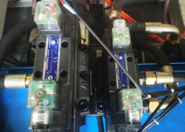 O galão plástico 1 da máquina de molde 5 do sopro do acumulador da garrafa de água morre cabeça