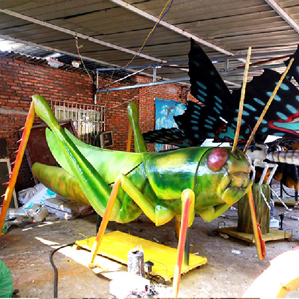 Outdoor Amusement Park Giant Size Realistic Animatronic Mantis Insect Model