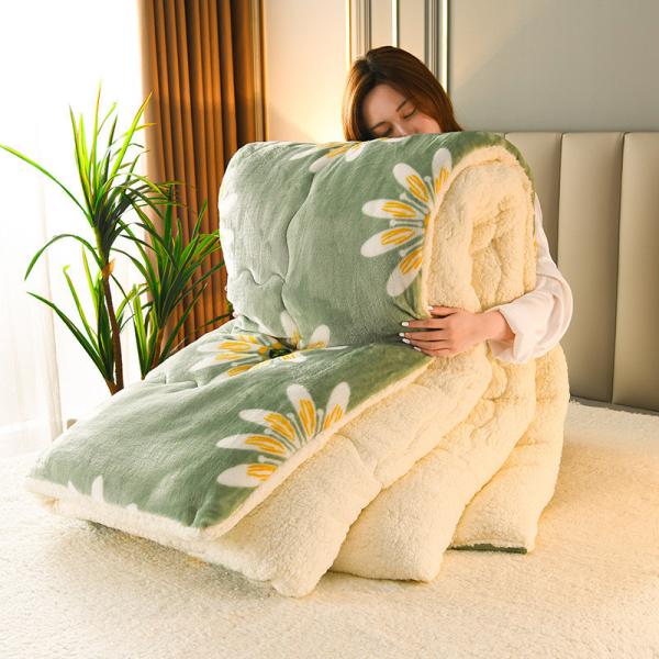 Customized Size Bedding Set Thickened Warm Lamb Fleece Quilt with 100% Polyester Fabric