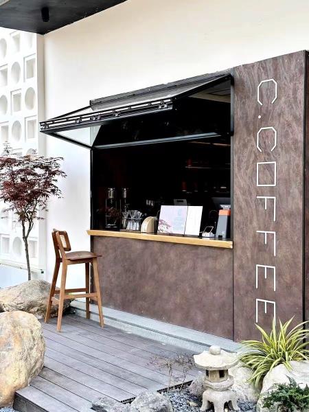 Horizon Farmhouse Style Folding Window Embracing Rolling Pasture Views with Minimal Frame Interruption