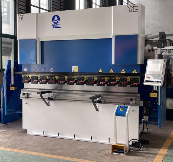 Hydraulic CNC Press Brake 300T3200 30-180 Degrees Bending Angle 3750x2200x3100mm Delem DA53T