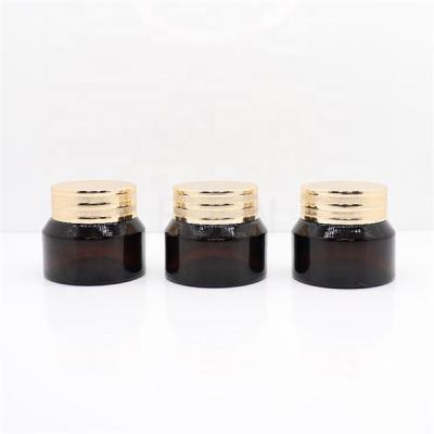 O olho amigável de Eco desnata os frascos cosméticos de vidro que empacotam com a tampa leve do ouro